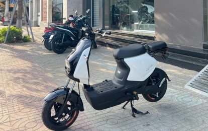 Soi chi tiết VinFast Amio: Xe máy điện tích hợp bàn đạp, liệu có phải lựa chọn tối ưu cho đô thị?